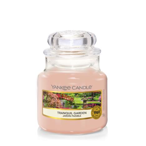 Ароматическая свеча Yankee Candle маленькая,Тихий сад 104 гр
